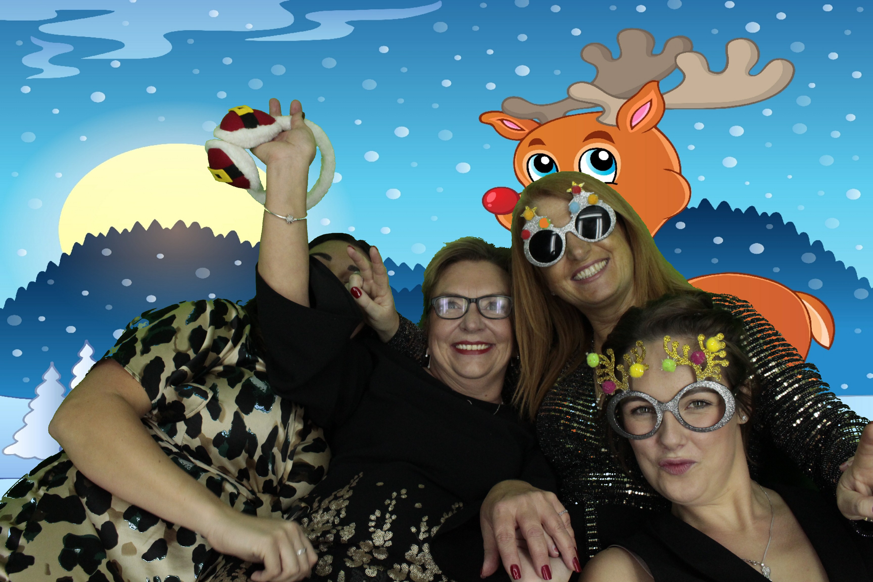 Silvermere Christmas Party | View more photos from the event at gallery.myphotoboothexperience.co.uk/u/MyPhotoBoothExperienceLtd/Silvermere-Christmas-Party-3